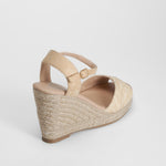 Sandalia yute cuña con pulsera beige PICCOLA PIU