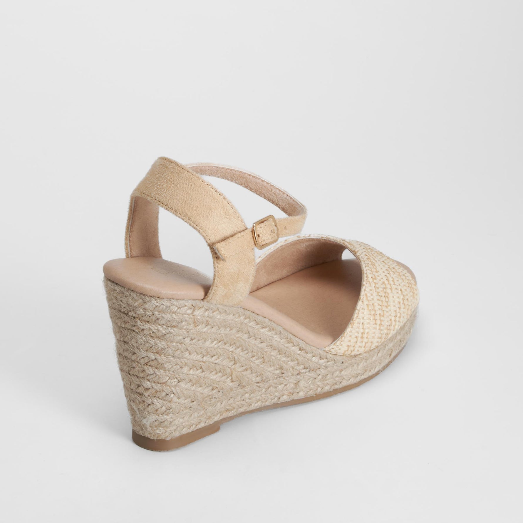 Sandalia yute cuña con pulsera beige PICCOLA PIU
