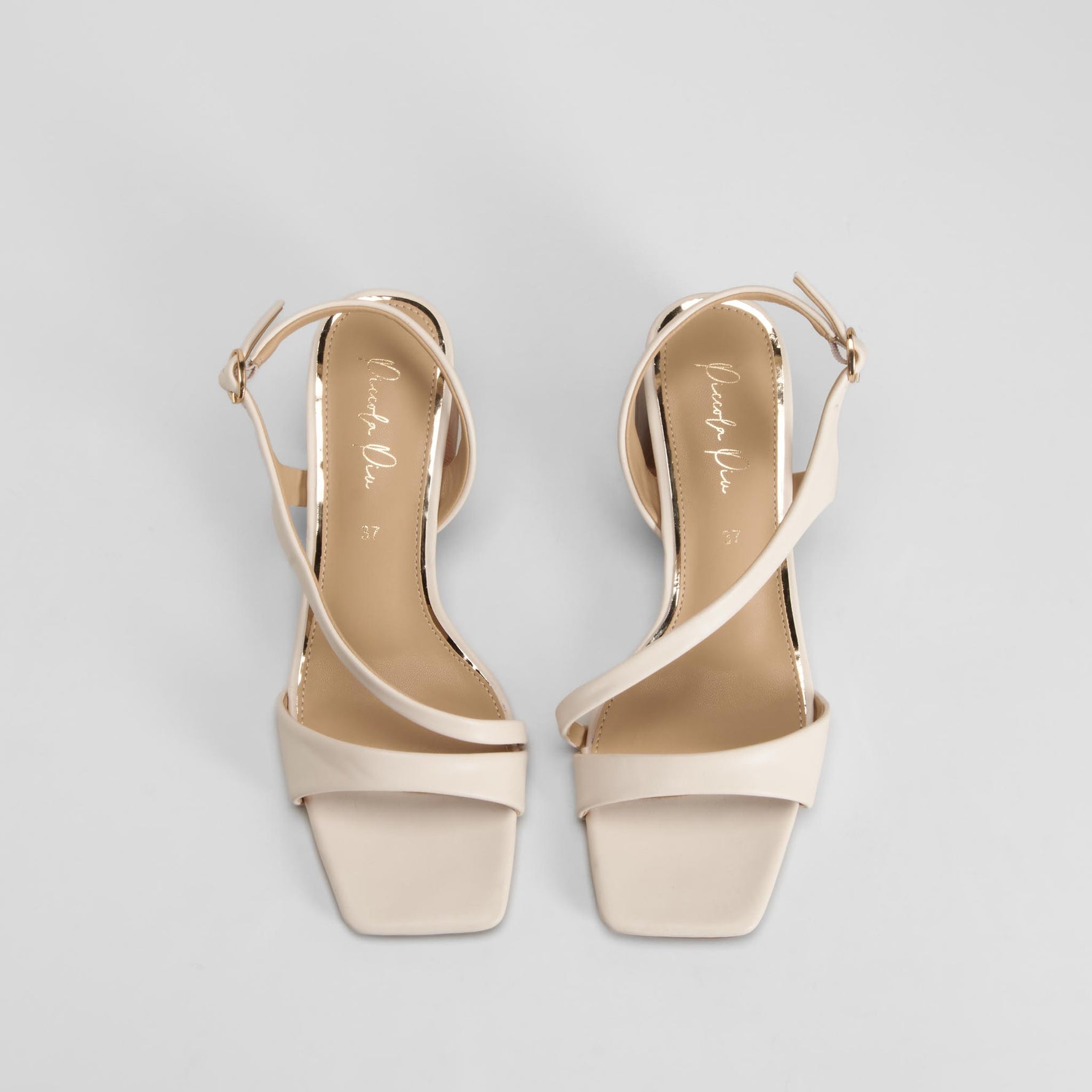 Sandalia tacón cuadrado beige PICCOLA PIU