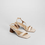 Sandalia tacón cuadrado beige PICCOLA PIU
