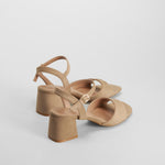 Sandalia tacón vestir beige PICCOLA PIU