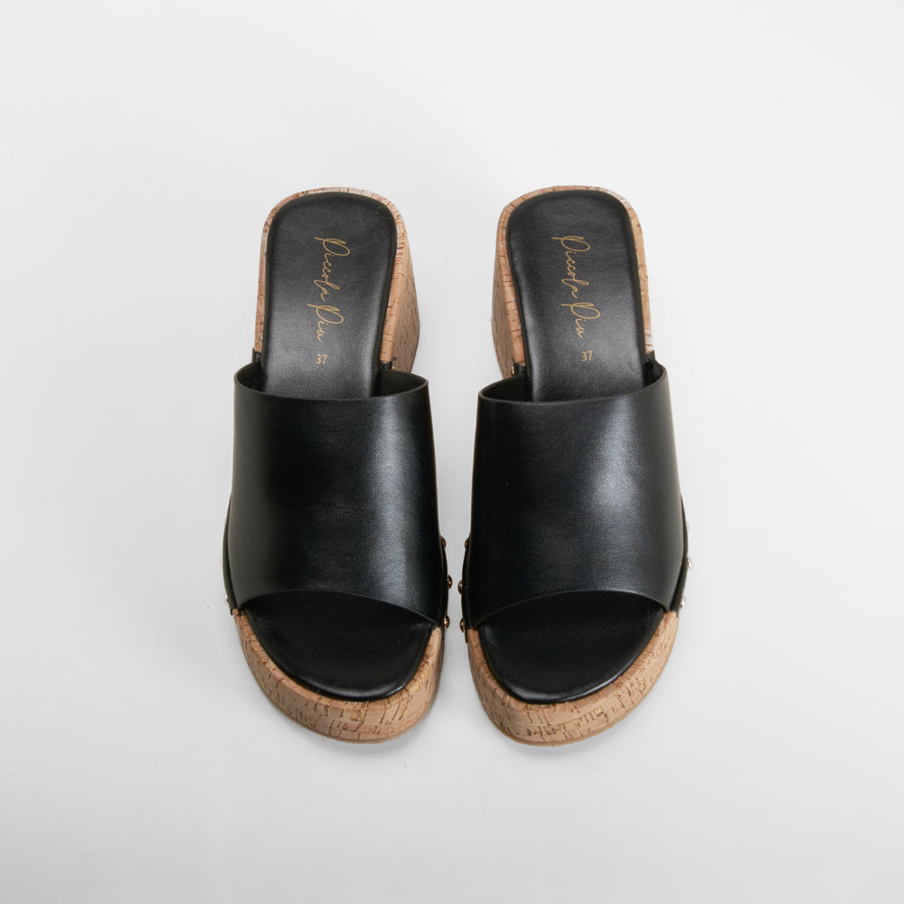 Sandalia cuña de corcho negro PICCOLA PIU