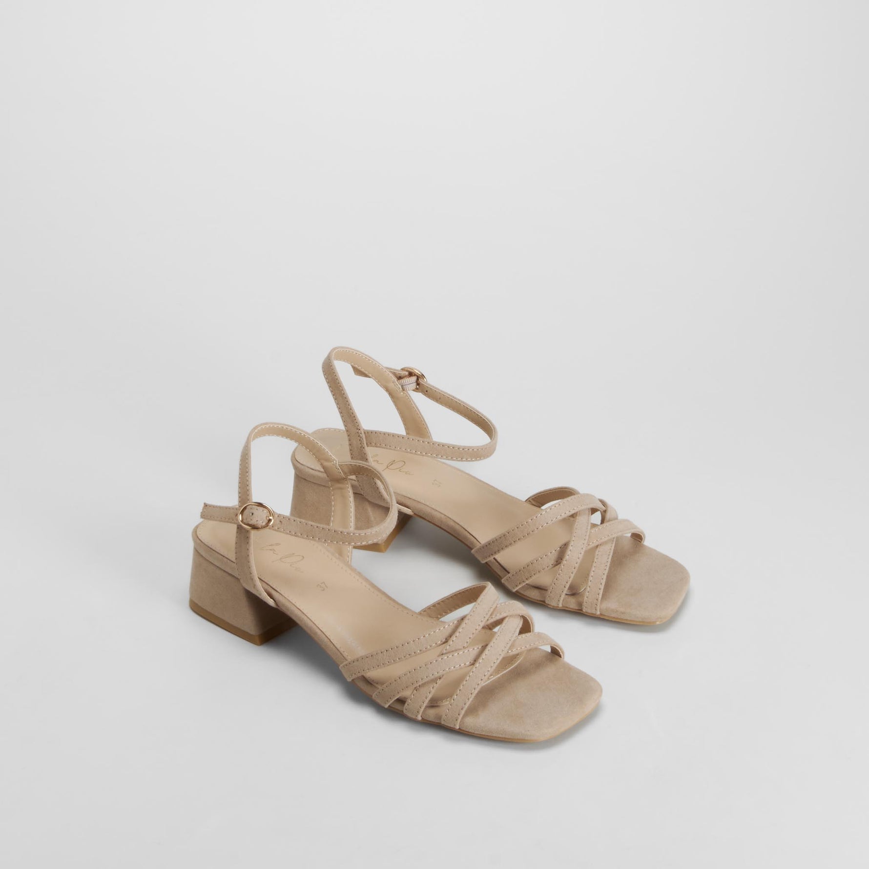 Sandalia tacón medio beige PICCOLA PIU
