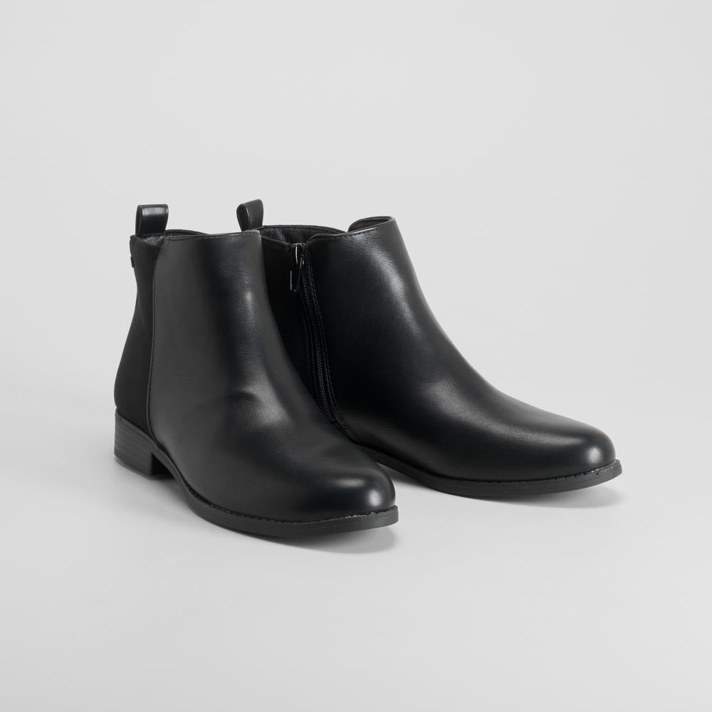 Botín negro clásico elegante PICCOLA PIU