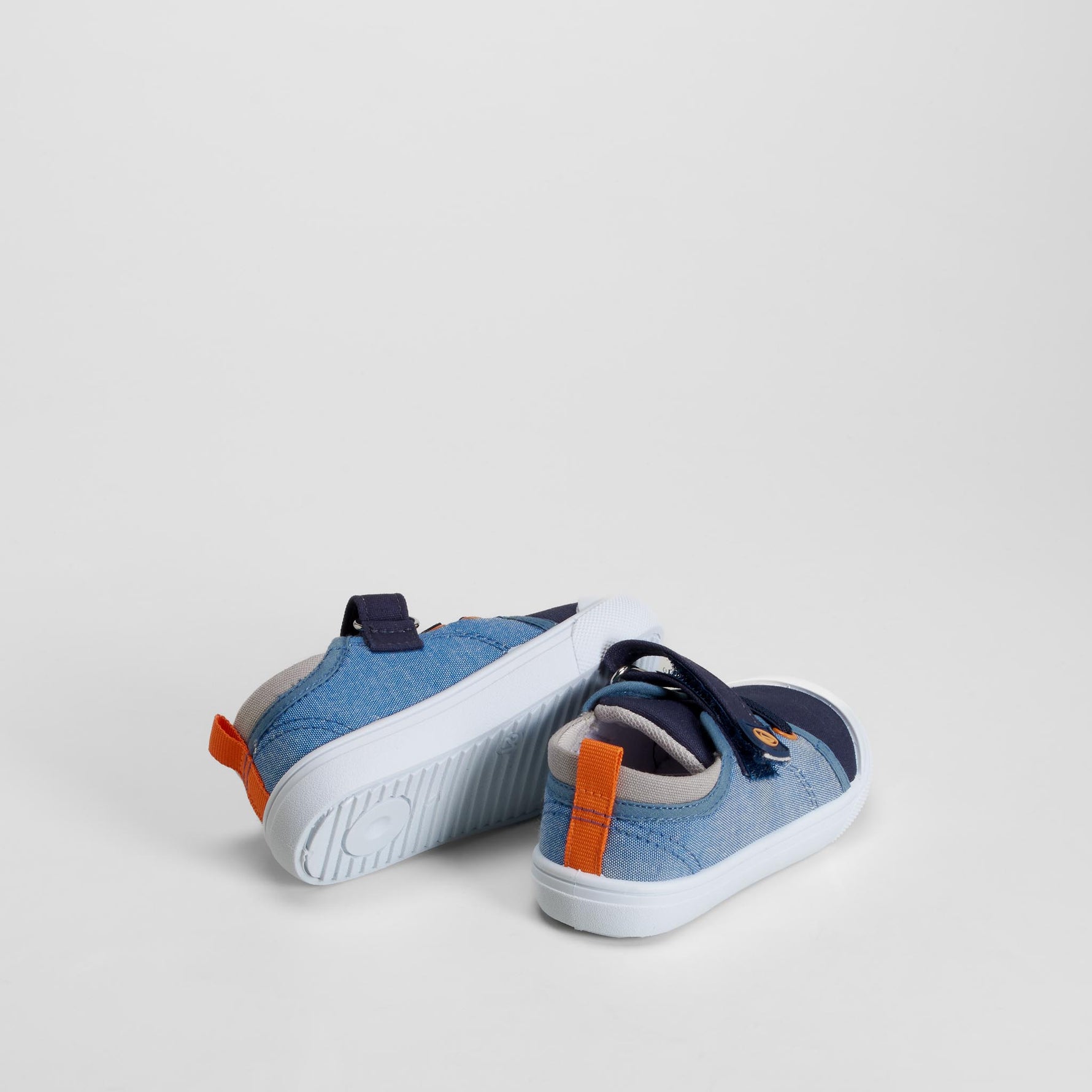 Zapatilla de lona velcro azul bebé BEPPI