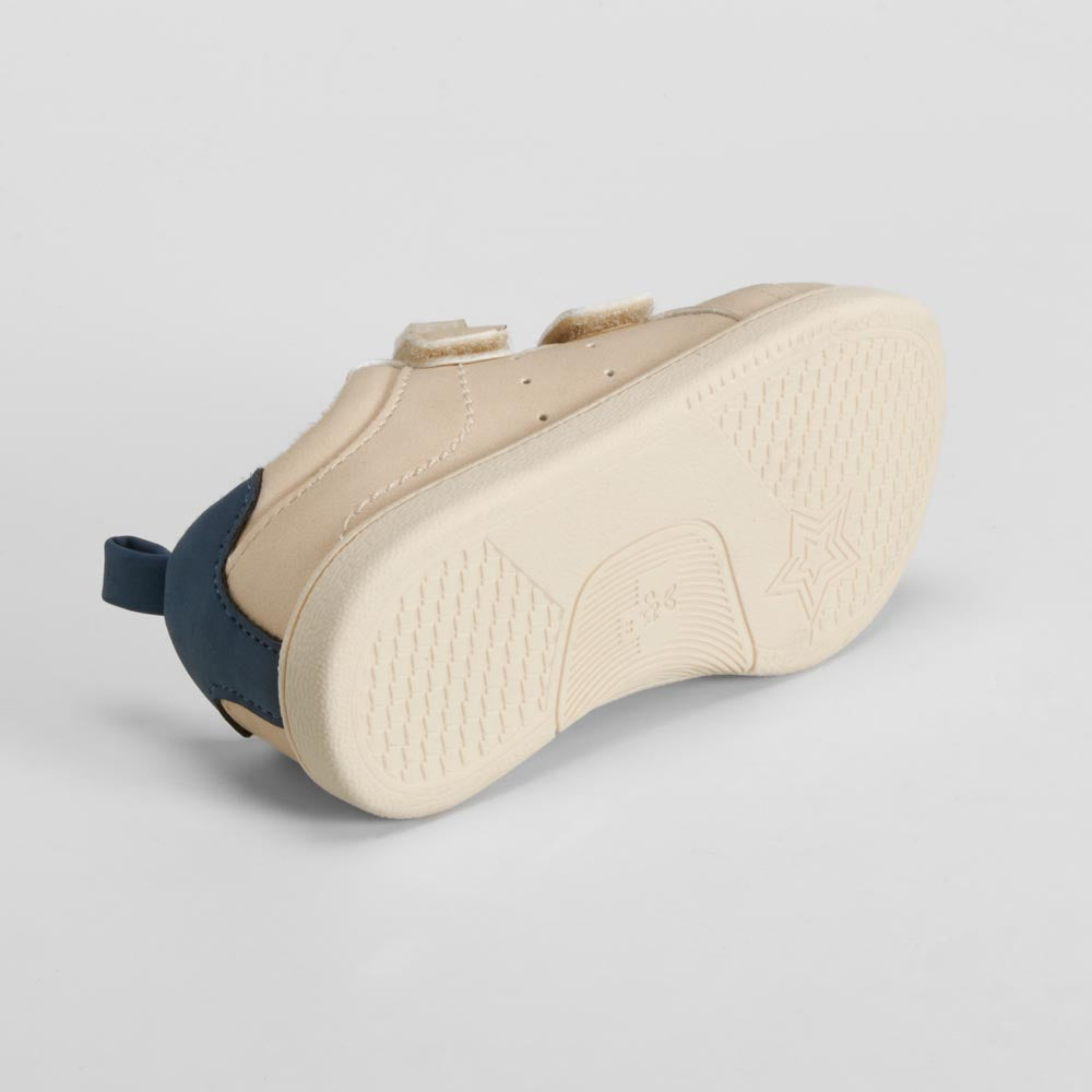 Zapatilla beige bebé COMFEET