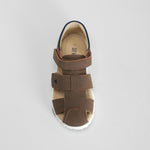 Sandalia casual cierre velcro marrón SEVEN FIVE