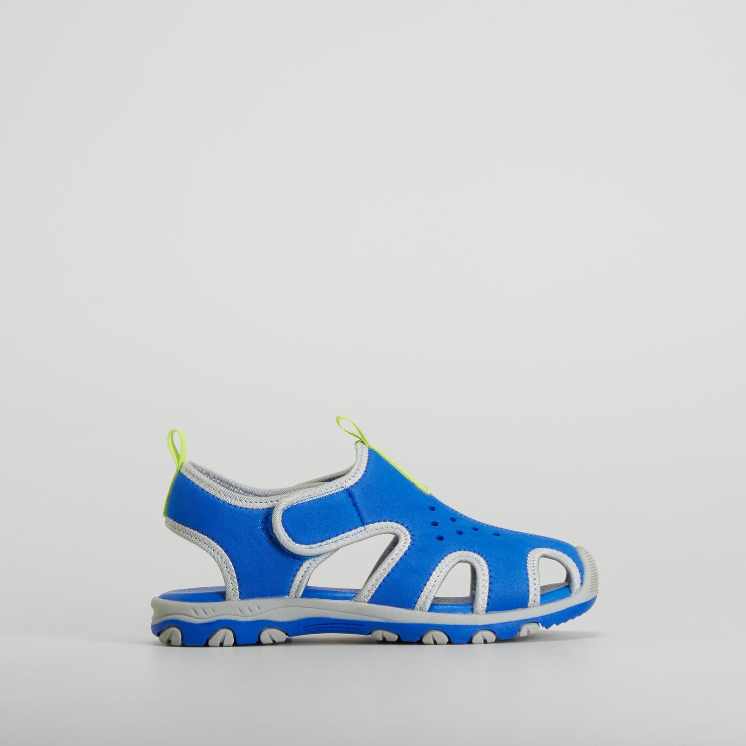 Sandalia deportiva cerrada azul SEVEN FIVE