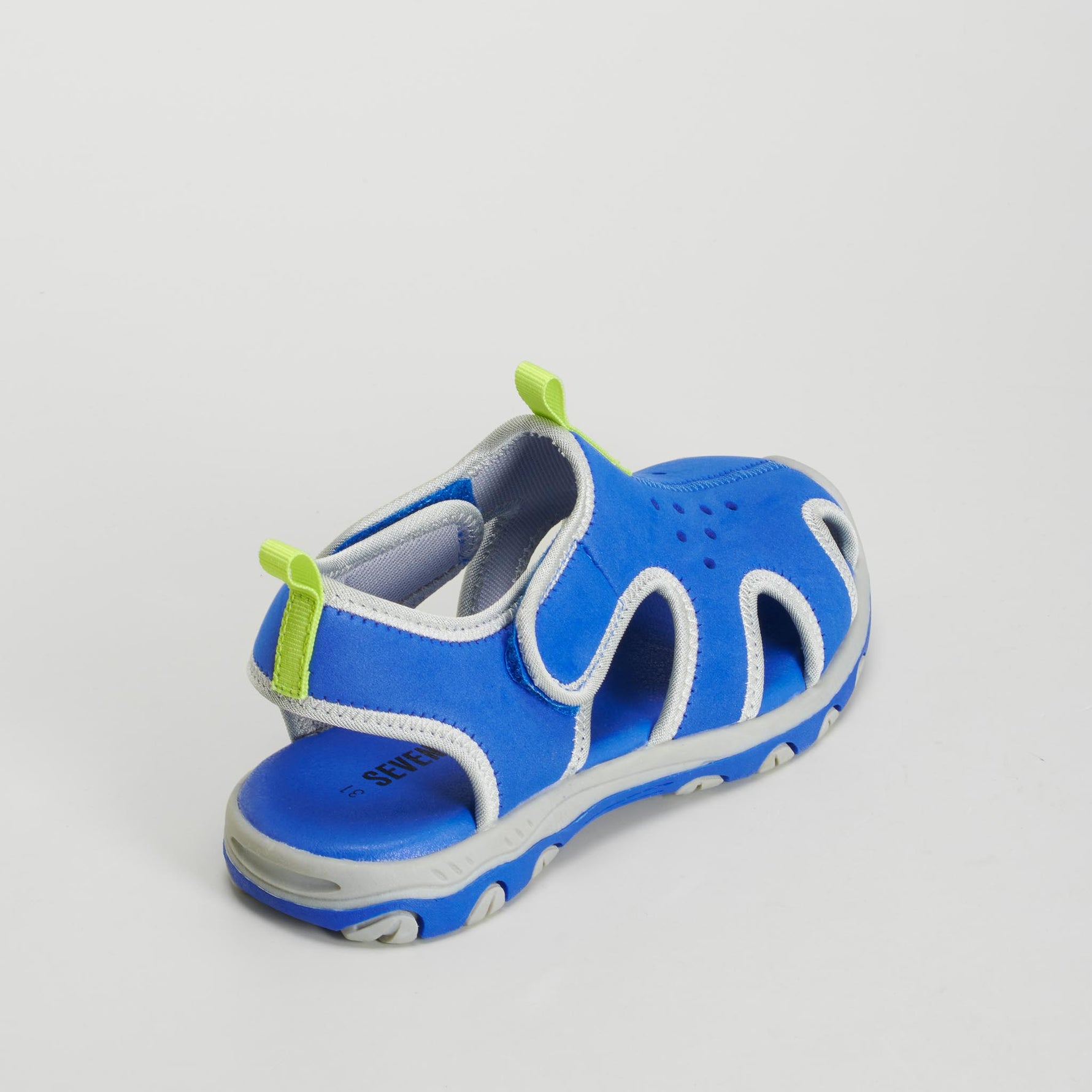 Sandalia deportiva cerrada azul SEVEN FIVE