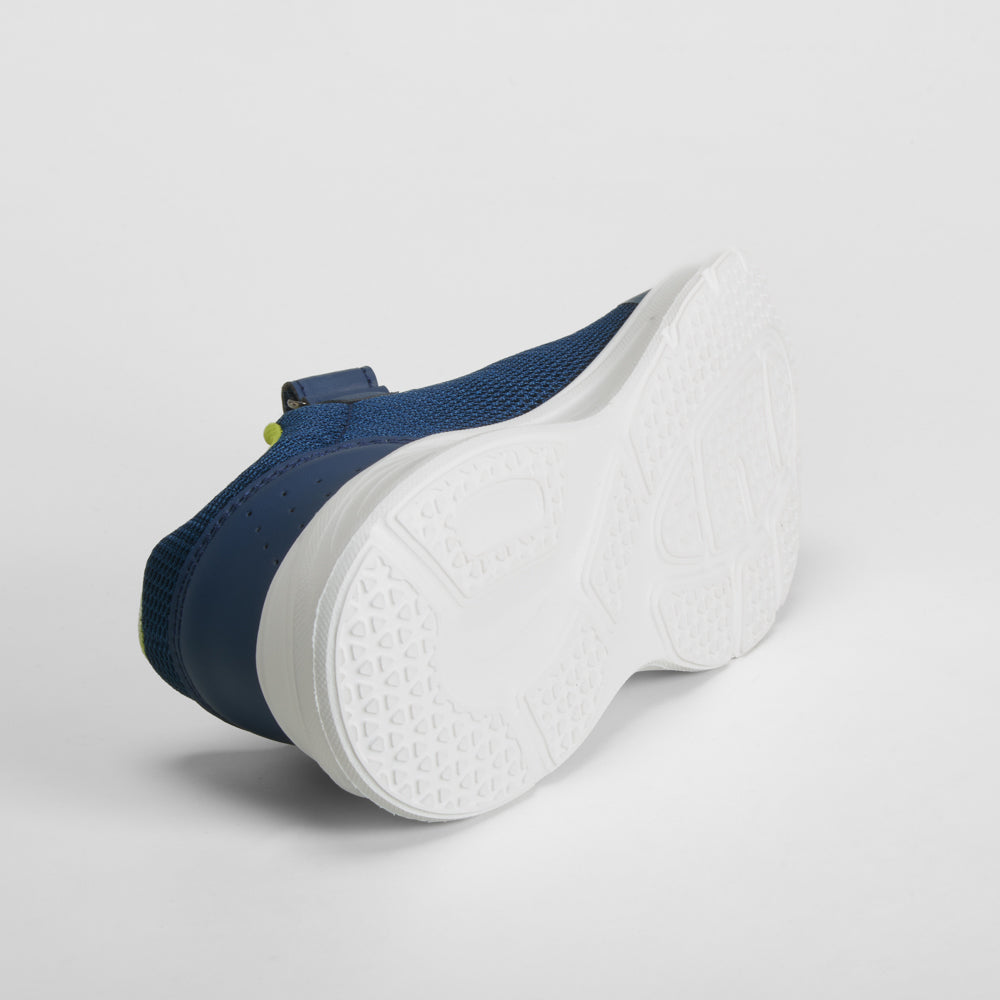 Deportiva azul con detalles verdes UTWO