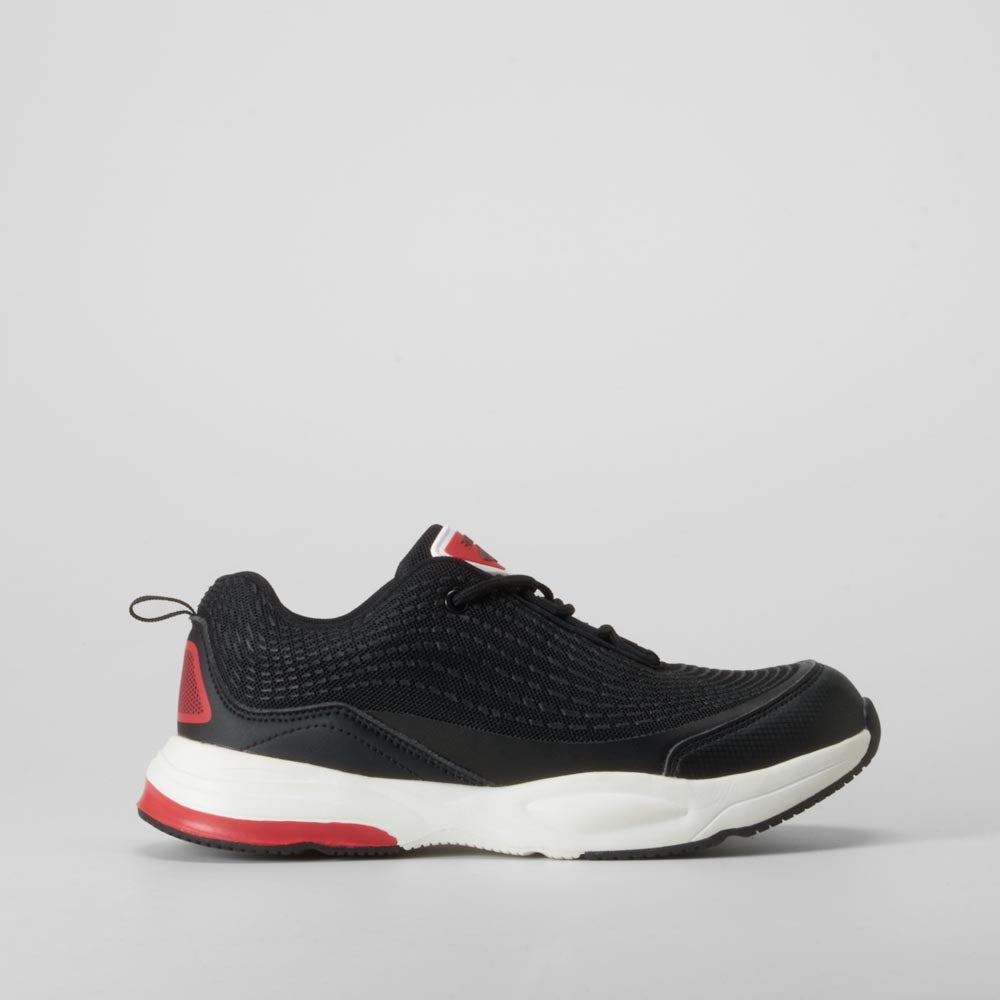 Sneaker negra SEVEN FIVE