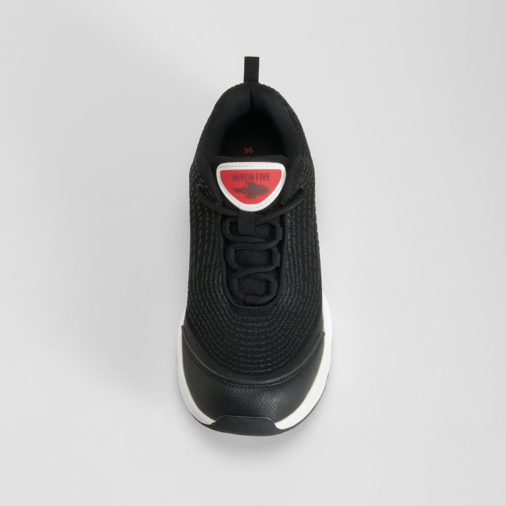 Sneaker negra SEVEN FIVE