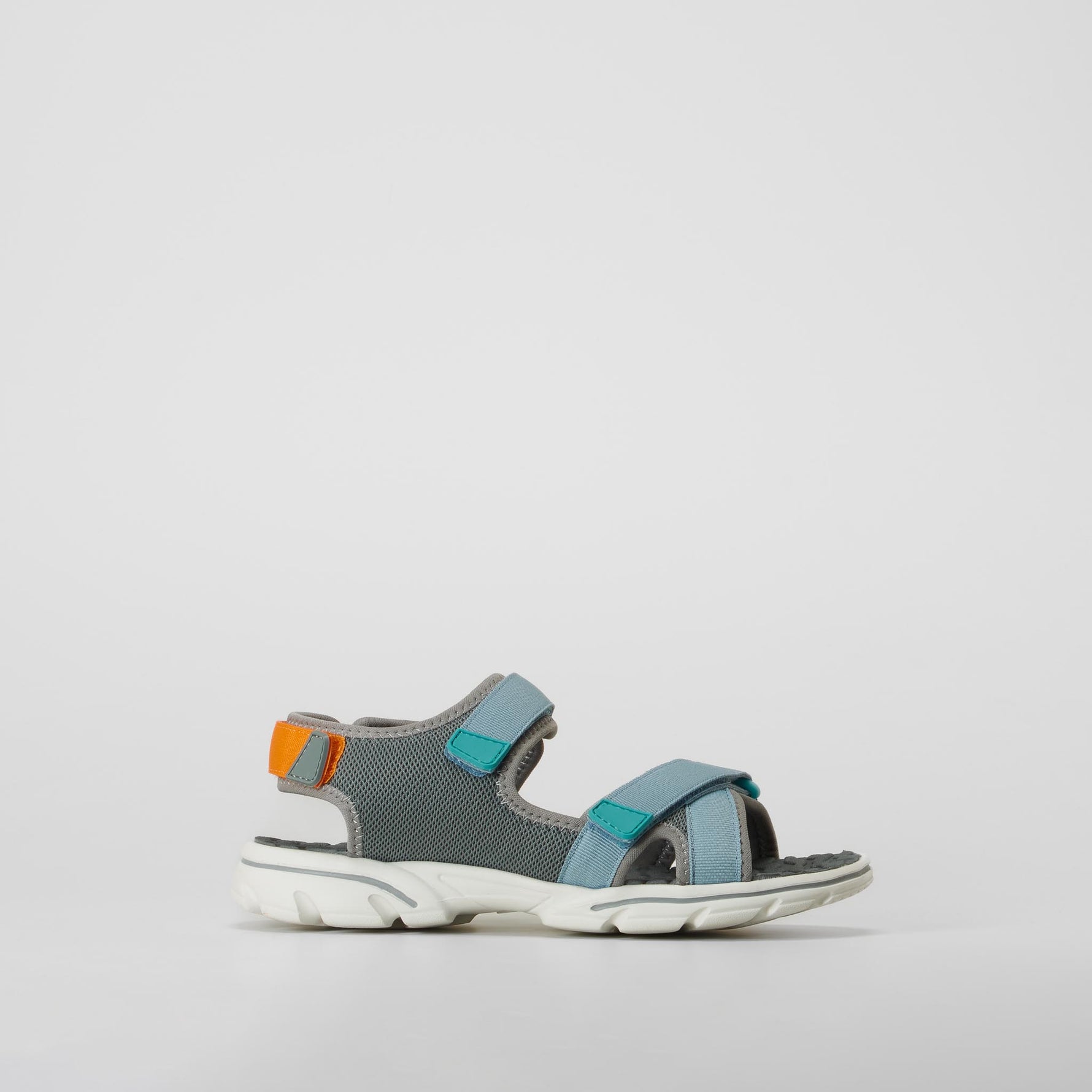 Sandalia deportiva cintas gris SEVEN FIVE