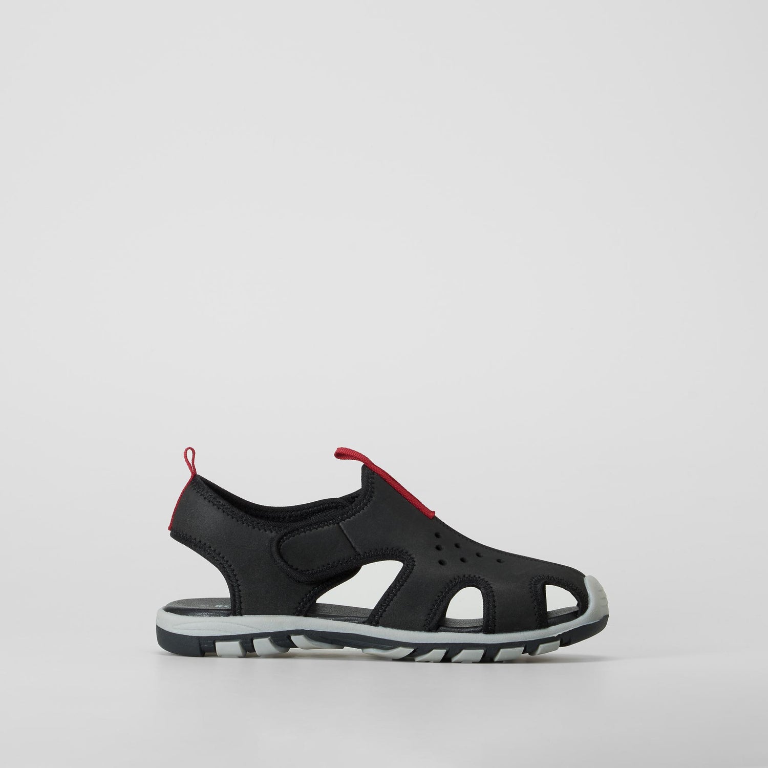 Sandalia deportiva cerrada negra SEVEN FIVE