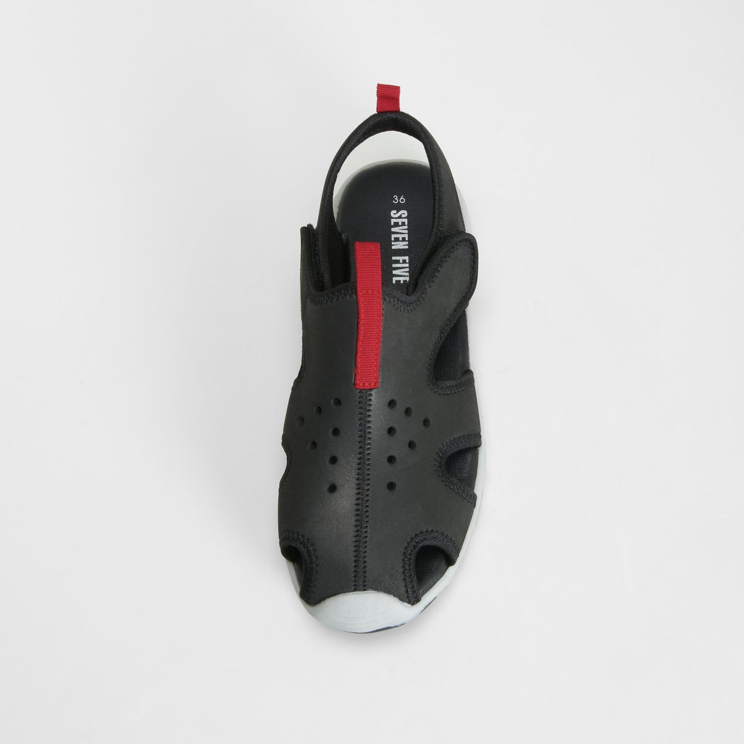 Sandalia deportiva cerrada negra SEVEN FIVE