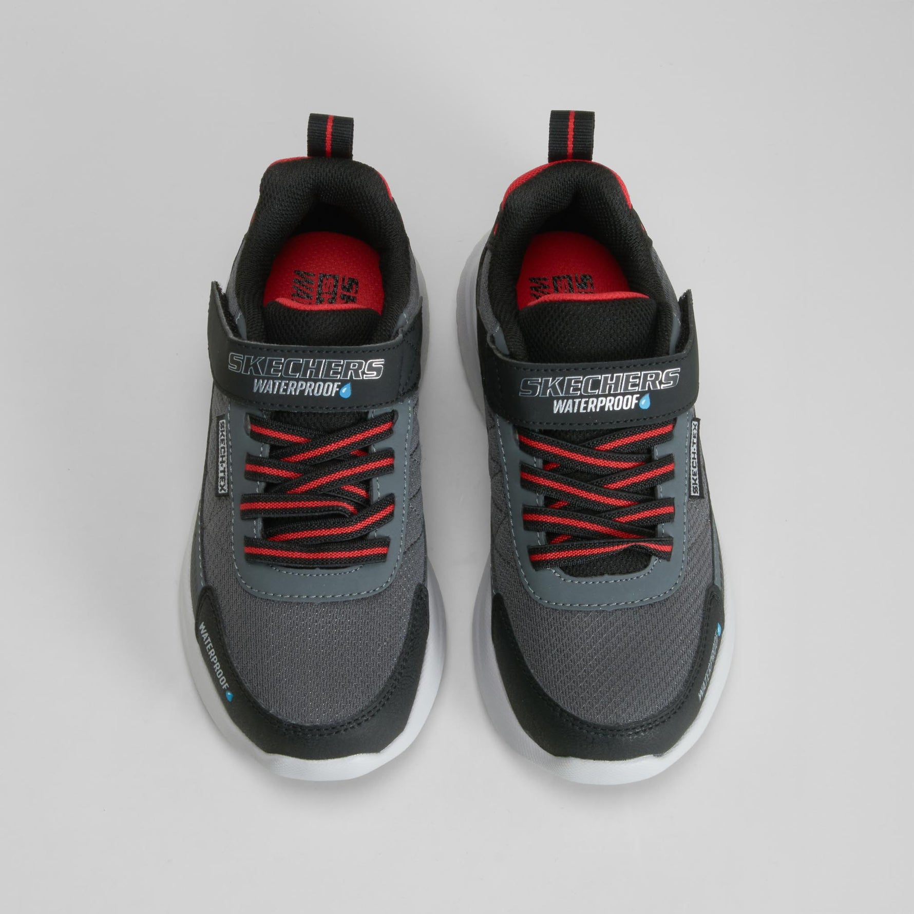 Zapatilla deportiva waterproof gris SKECHERS