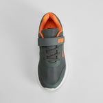Deportiva gris y naranja UTWO