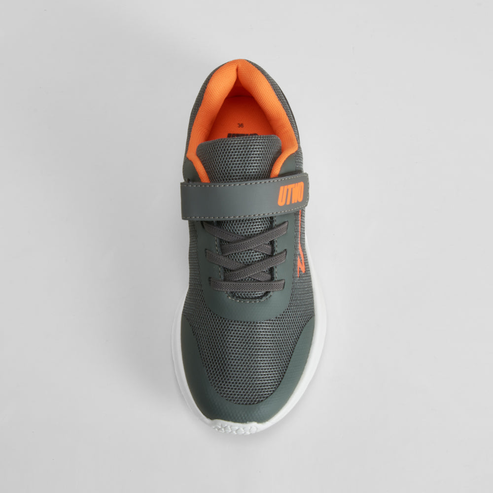 Deportiva gris y naranja UTWO