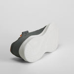 Deportiva gris y naranja UTWO