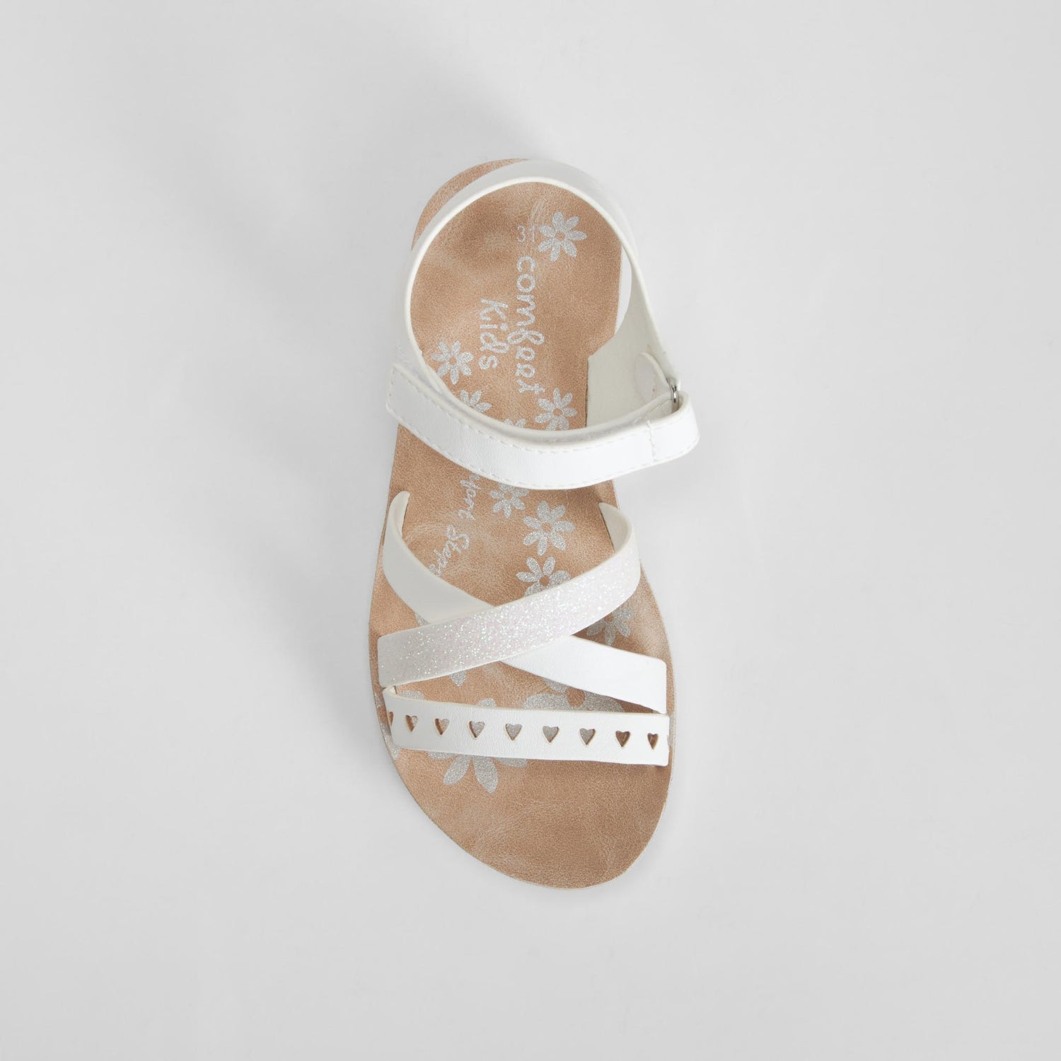 Sandalia multitiras con corazones blanca COMFEET