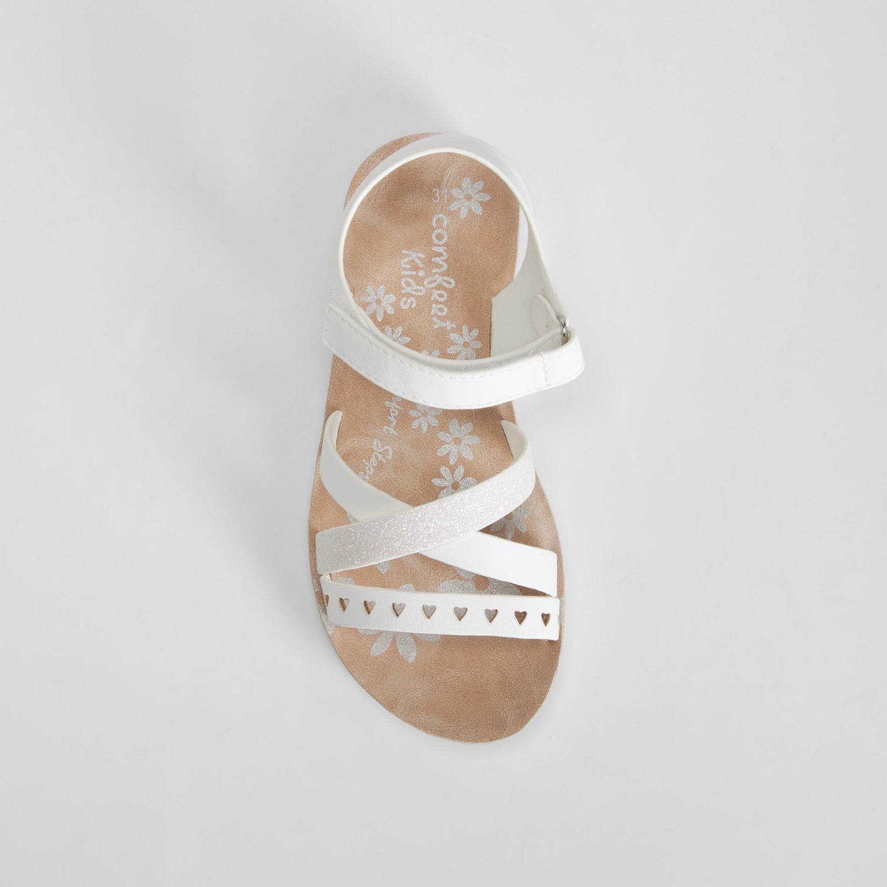 Sandalia multitiras con corazones blanca COMFEET