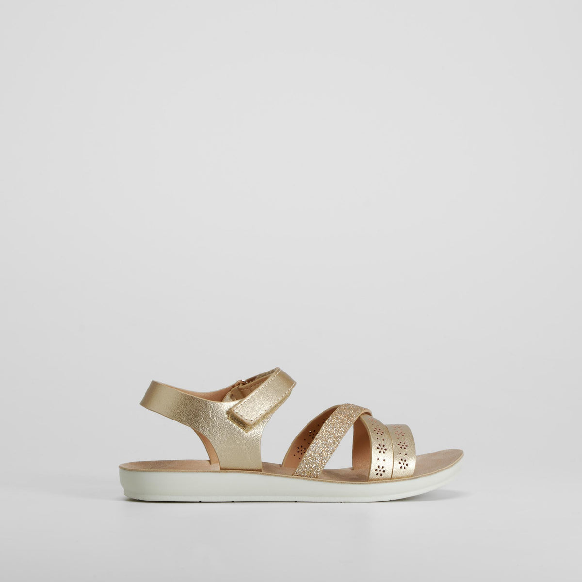 Sandalia multitiras con corazones oro COMFEET