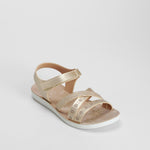 Sandalia multitiras con corazones oro COMFEET