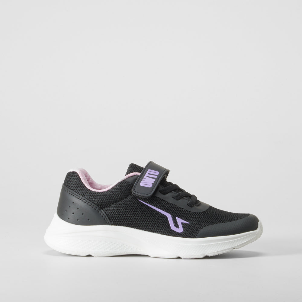 Deportiva negra y lila UTWO