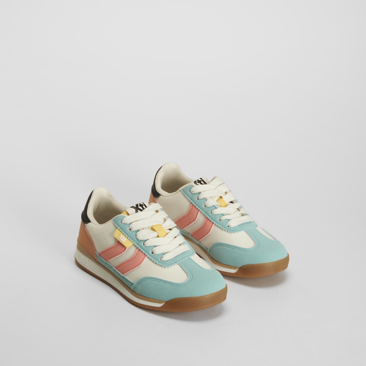 Zapatilla deportiva multicolor XTI