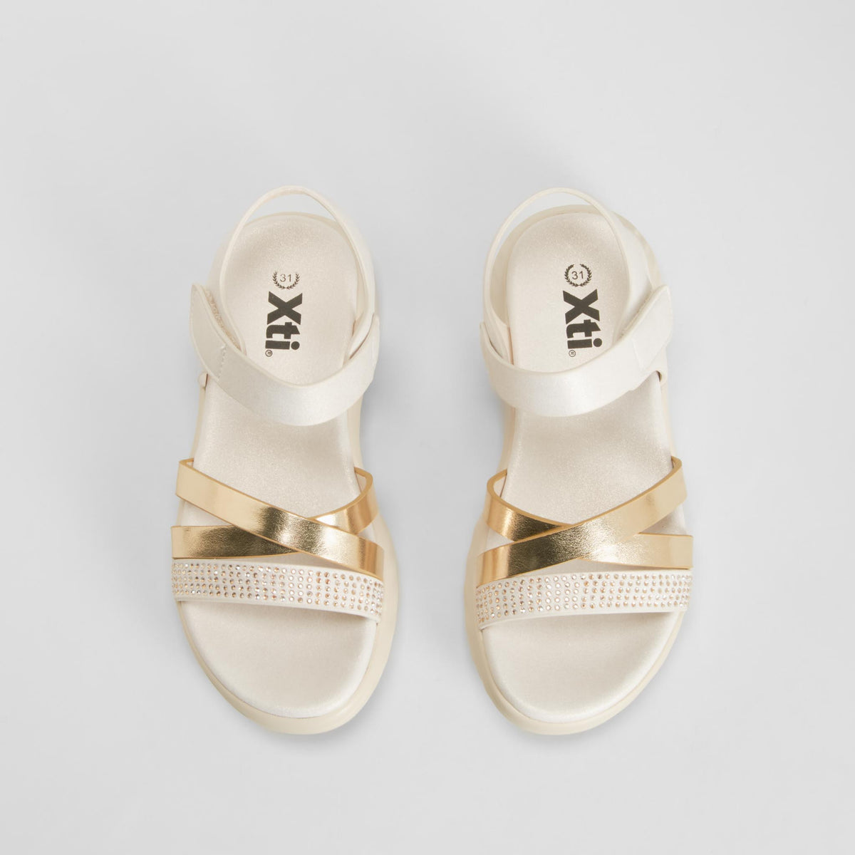 Sandalia plana tiras cruzadas beige XTI