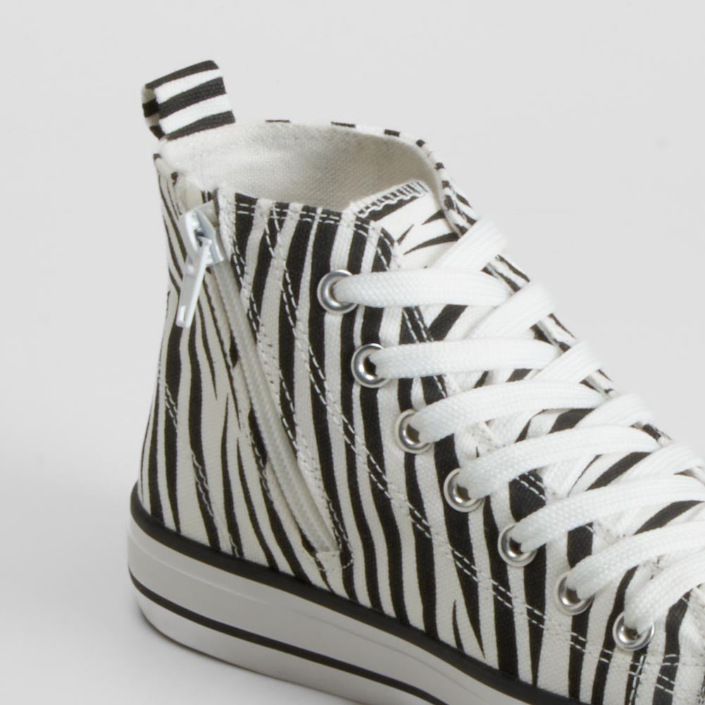 Zapatilla lona alta negro estampado cebra OH GIRL!