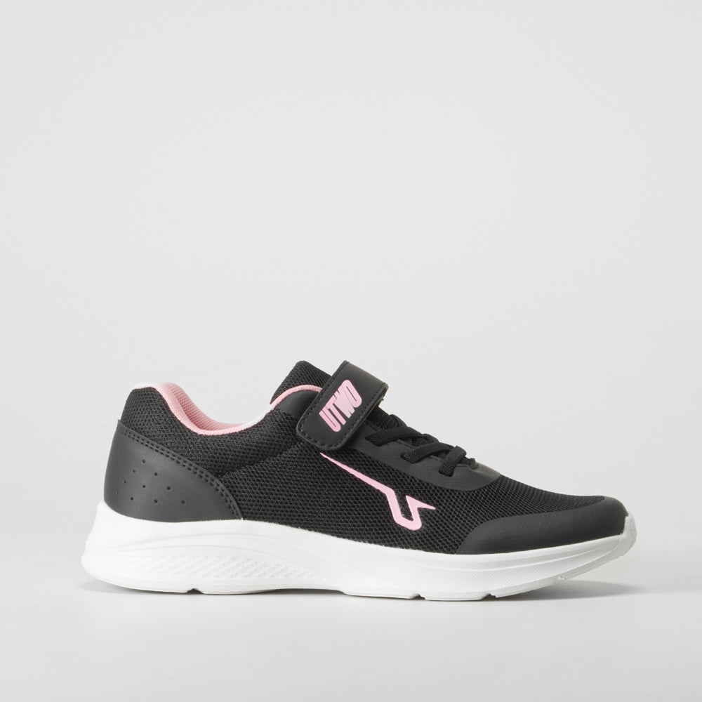 Deportiva negra con detalles rosa UTWO