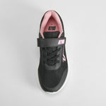 Deportiva negra con detalles rosa UTWO