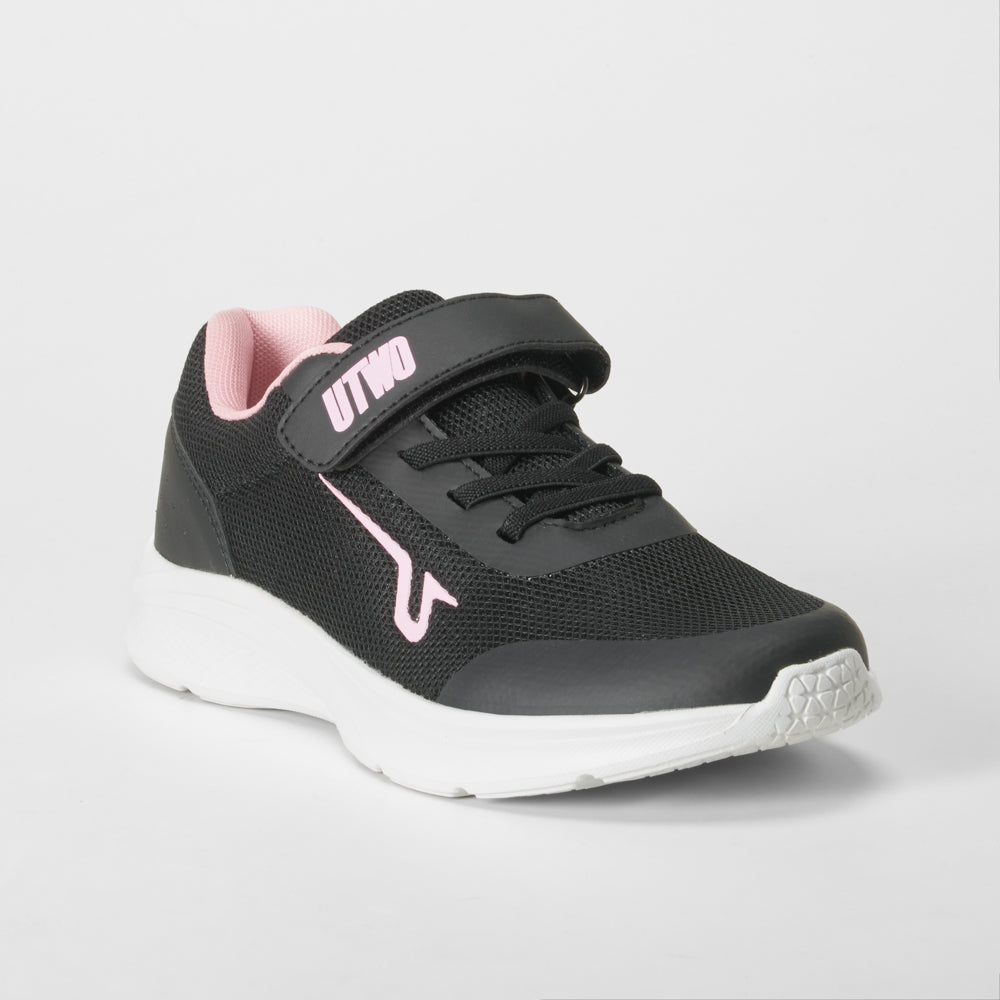 Deportiva negra con detalles rosa UTWO