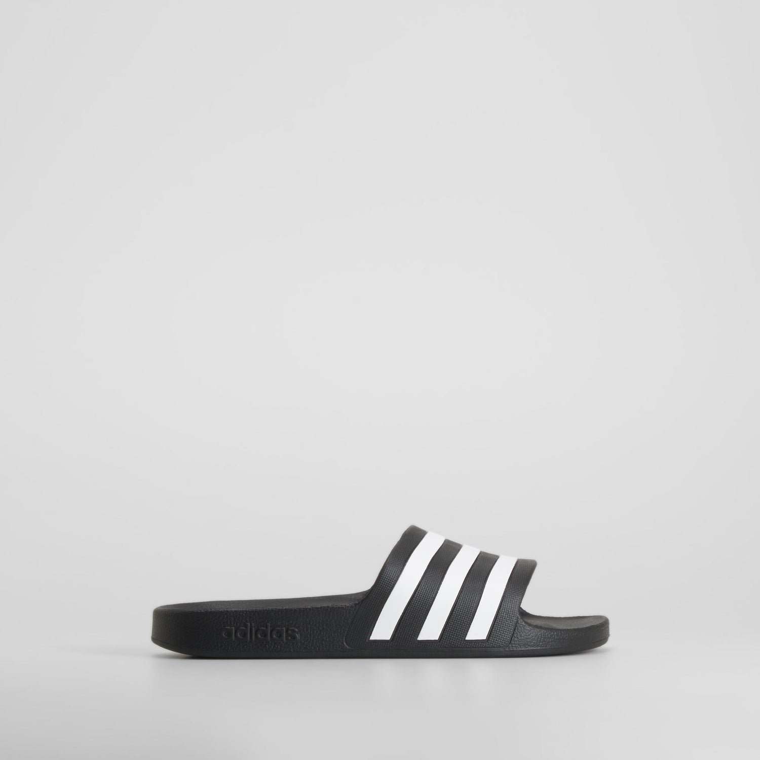 Sandalia negra con tiras blancas ADIDAS