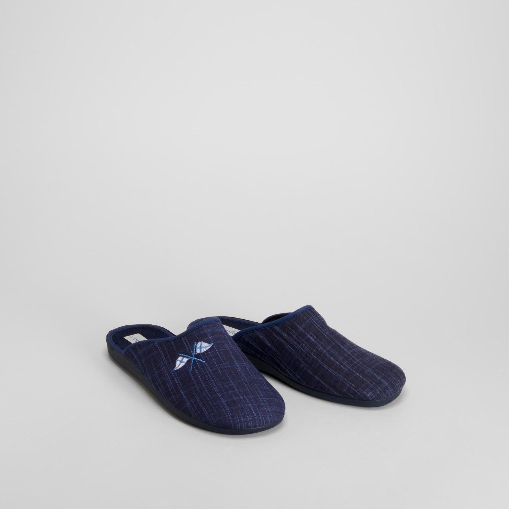 Zapatilla de casa bordada azul COMFEET