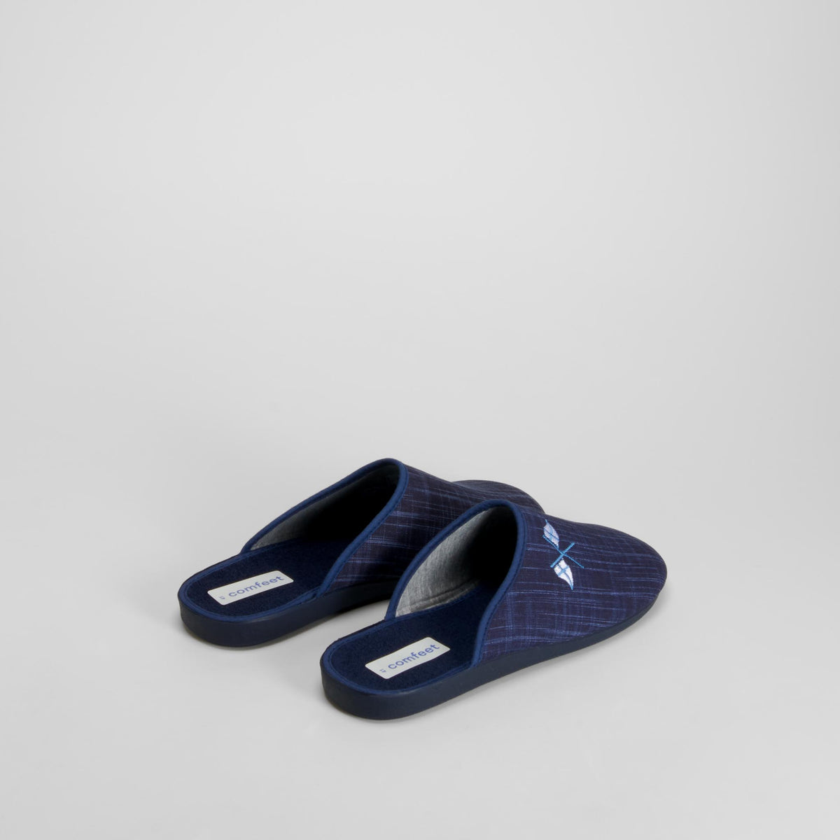 Zapatilla de casa bordada azul COMFEET