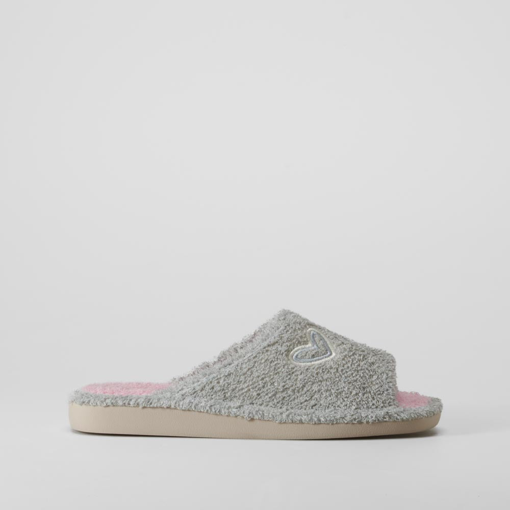 Zapatilla de casa abierta gris con corazón COMFEET