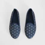 Zapatilla de casa cerrada floreada azul COMFEET
