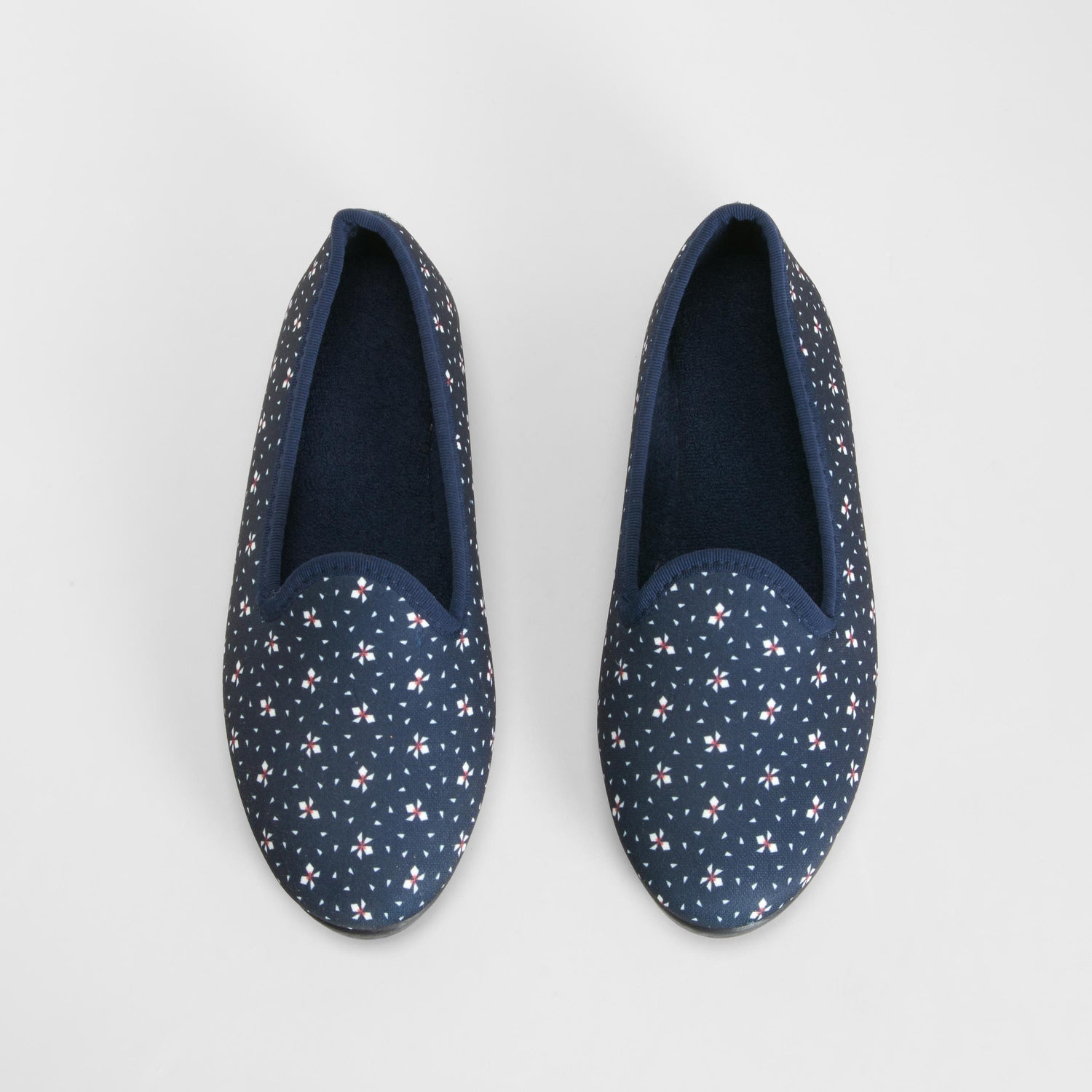 Zapatilla de casa cerrada floreada azul COMFEET