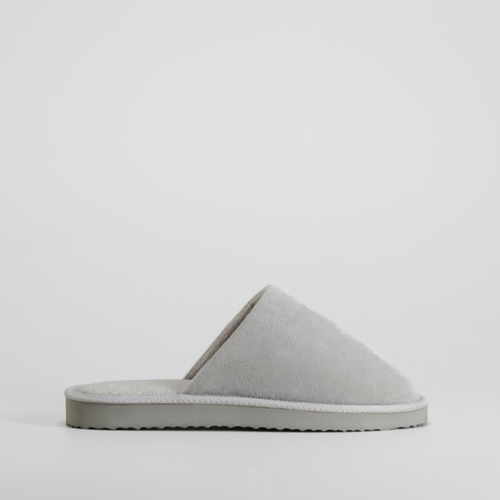 Zapatilla de casa gris cómoda OLYNE