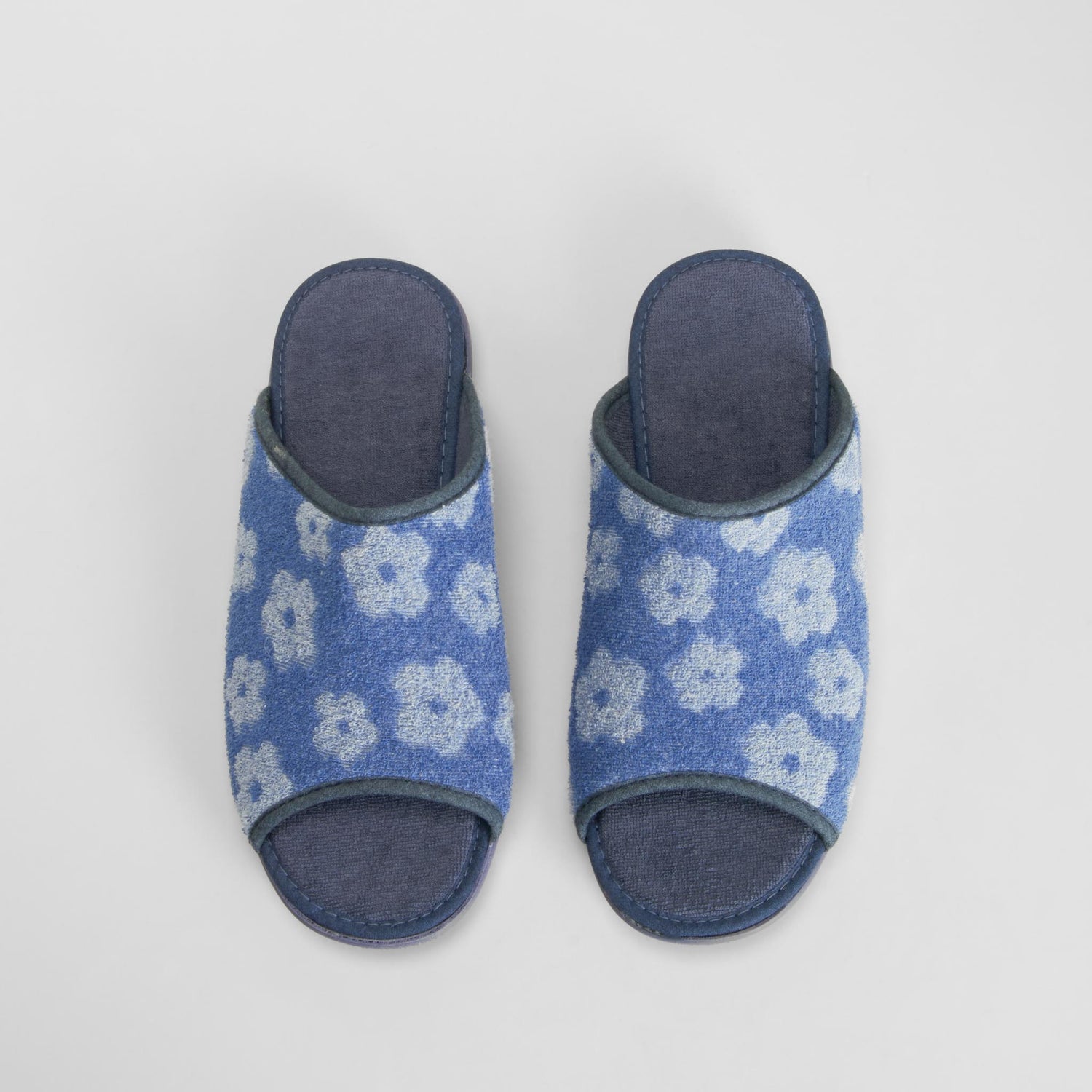 Zapatilla de casa con flores azul OLYNE