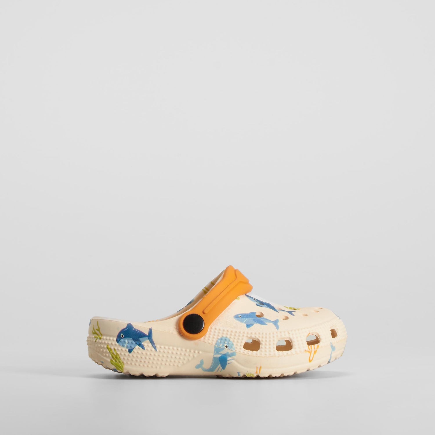 Zueco de playa tiburones beige COCONUT