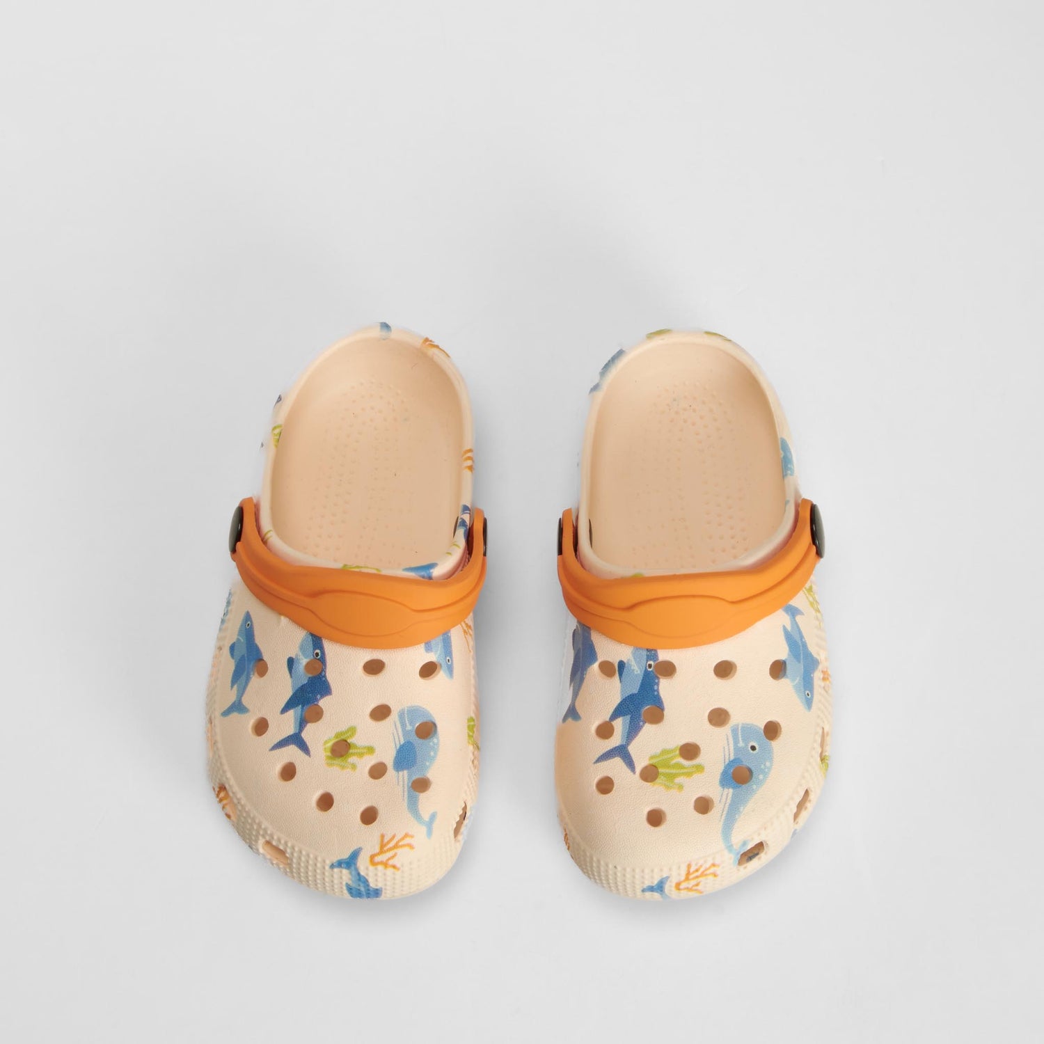 Zueco de playa tiburones beige COCONUT