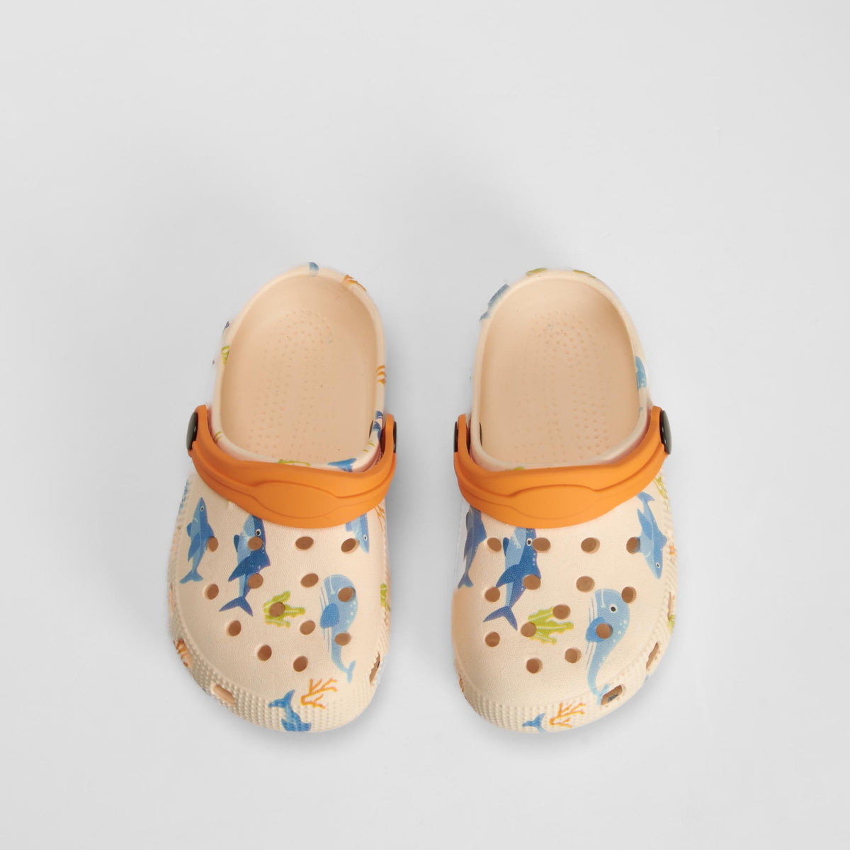 Zueco de playa tiburones beige COCONUT