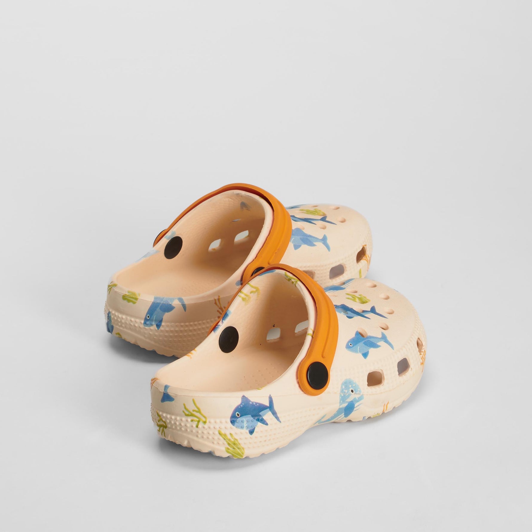 Zueco de playa tiburones beige COCONUT