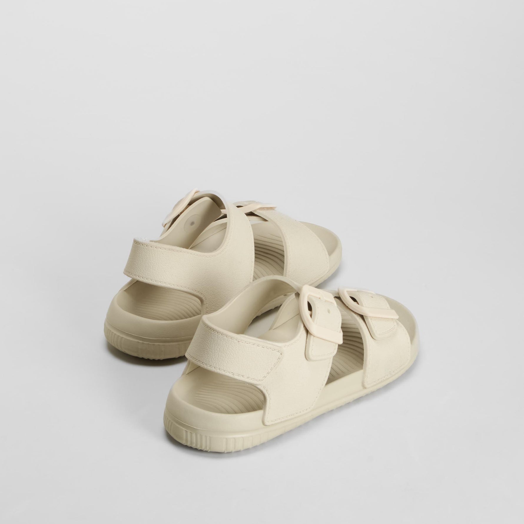 Chancla doble hebilla y velcro beige COCONUT
