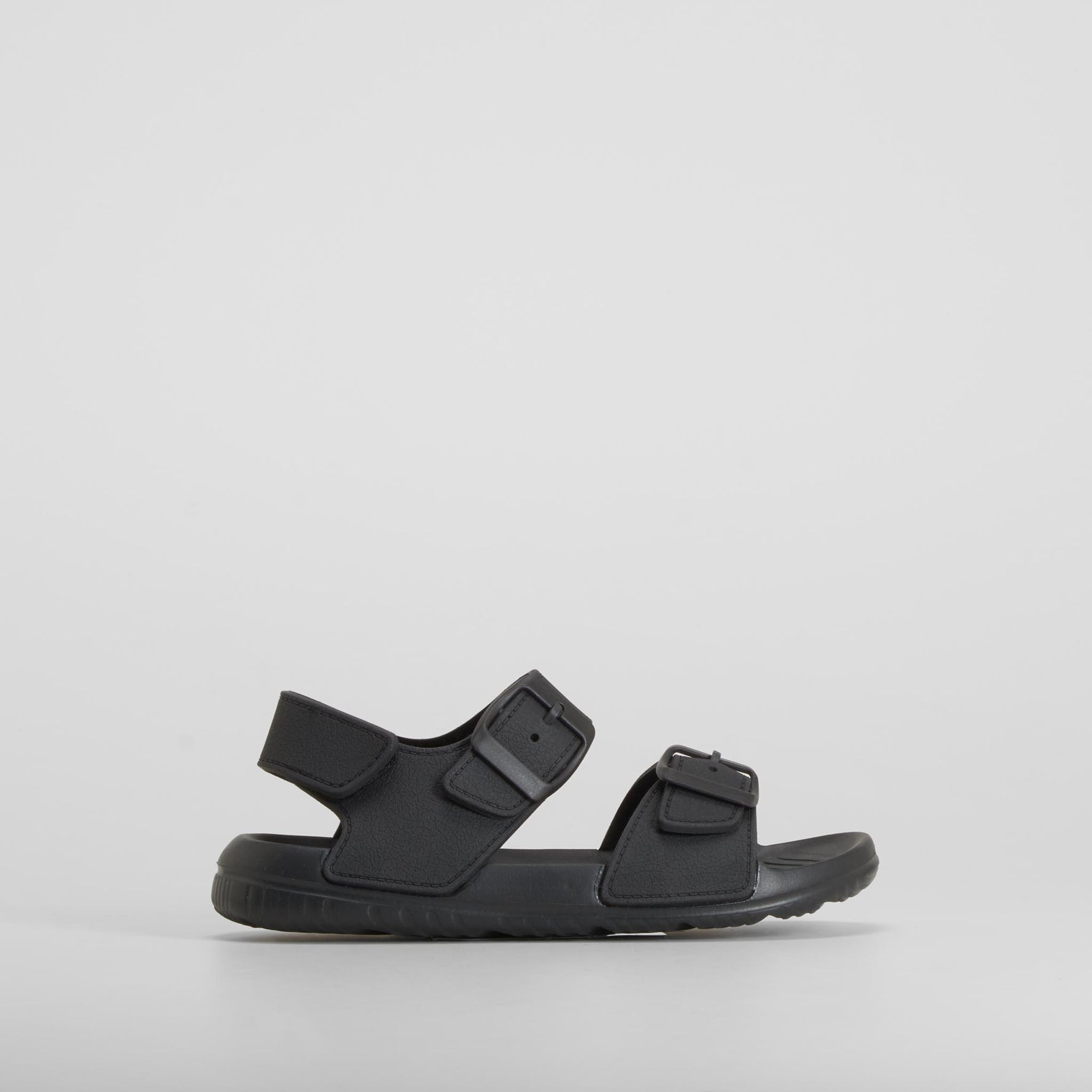 Chancla doble hebilla y velcro negro COCONUT