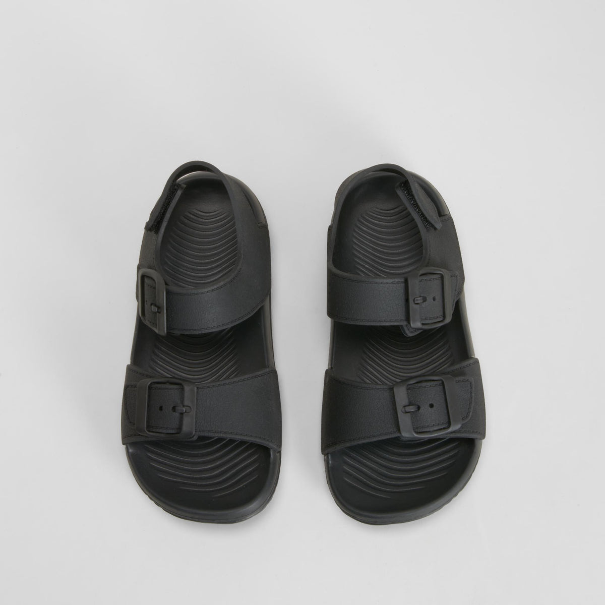 Chancla doble hebilla y velcro negro COCONUT