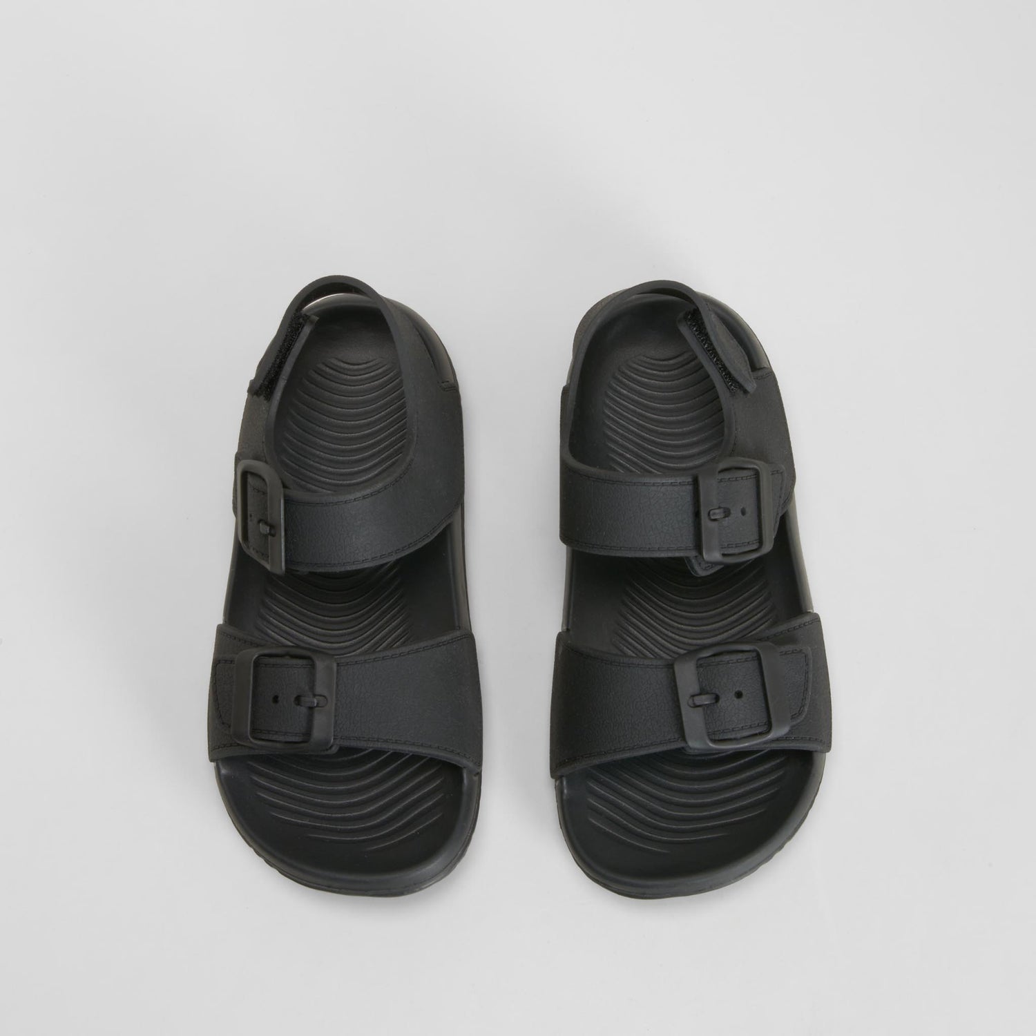 Chancla doble hebilla y velcro negro COCONUT